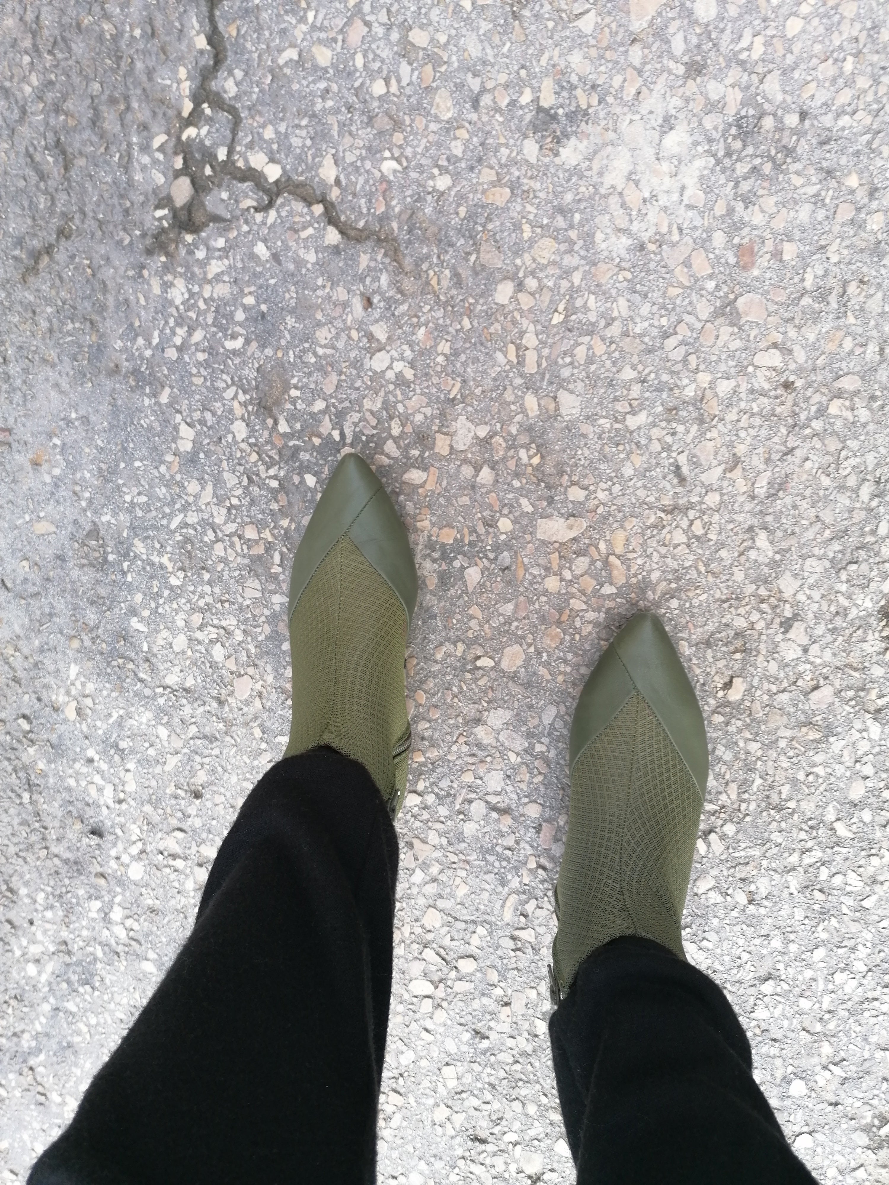 #16 FLAT - OLIVE GREEN MESH BOOTIES