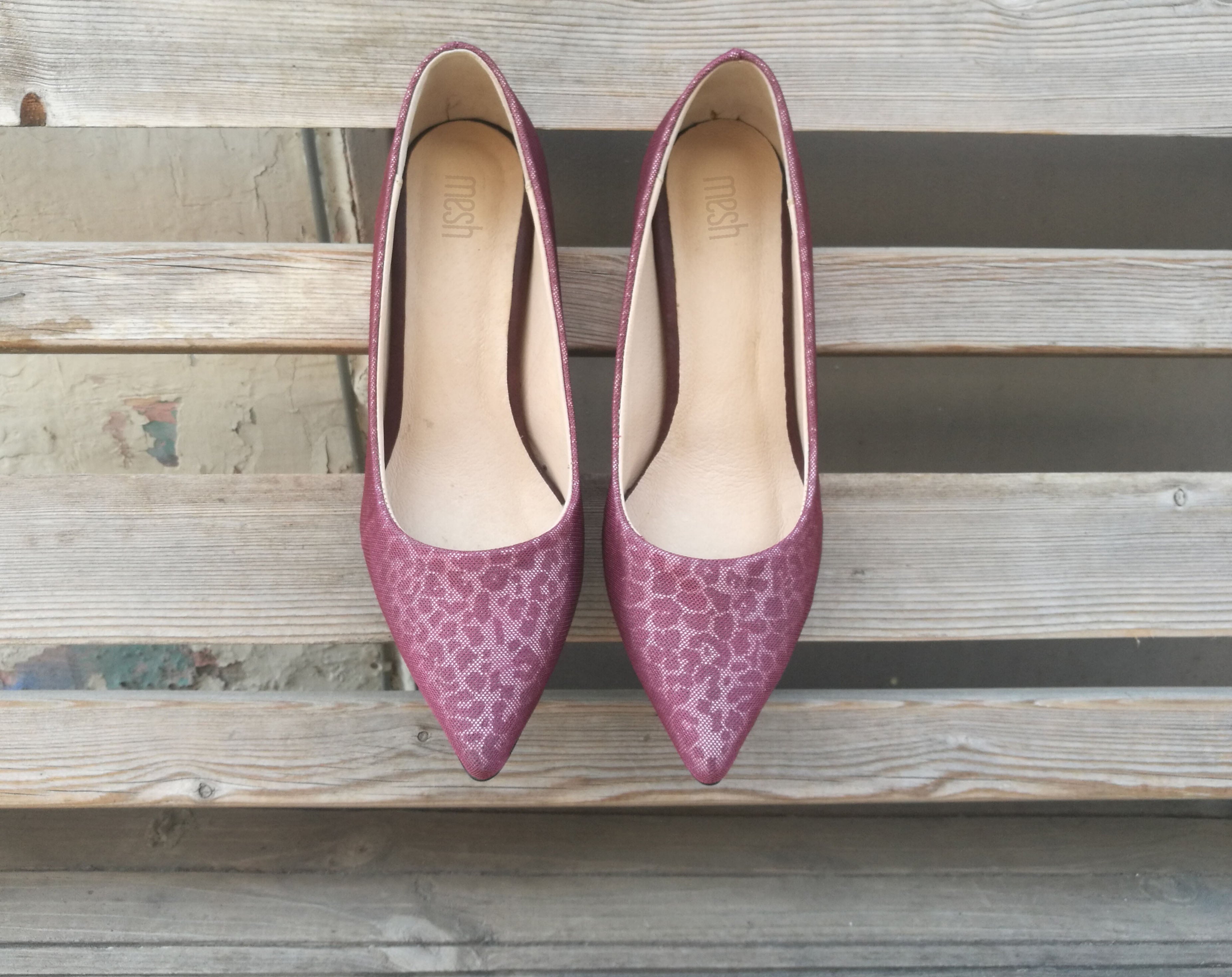 Bordeaux with printed MESH pumps