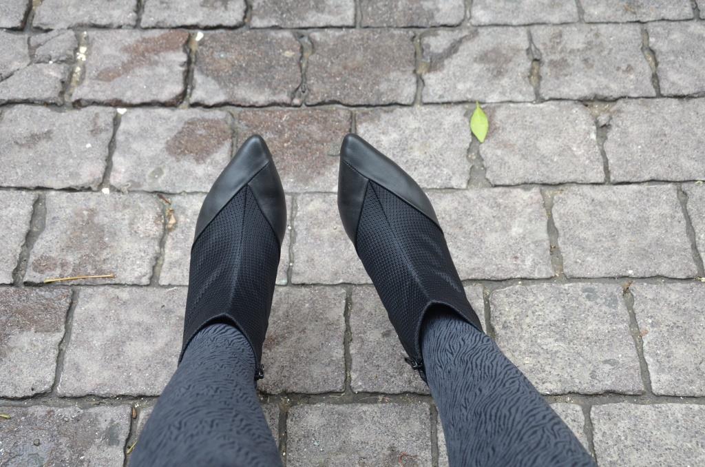 #16 SUPER BLACK MESH BOOTIES