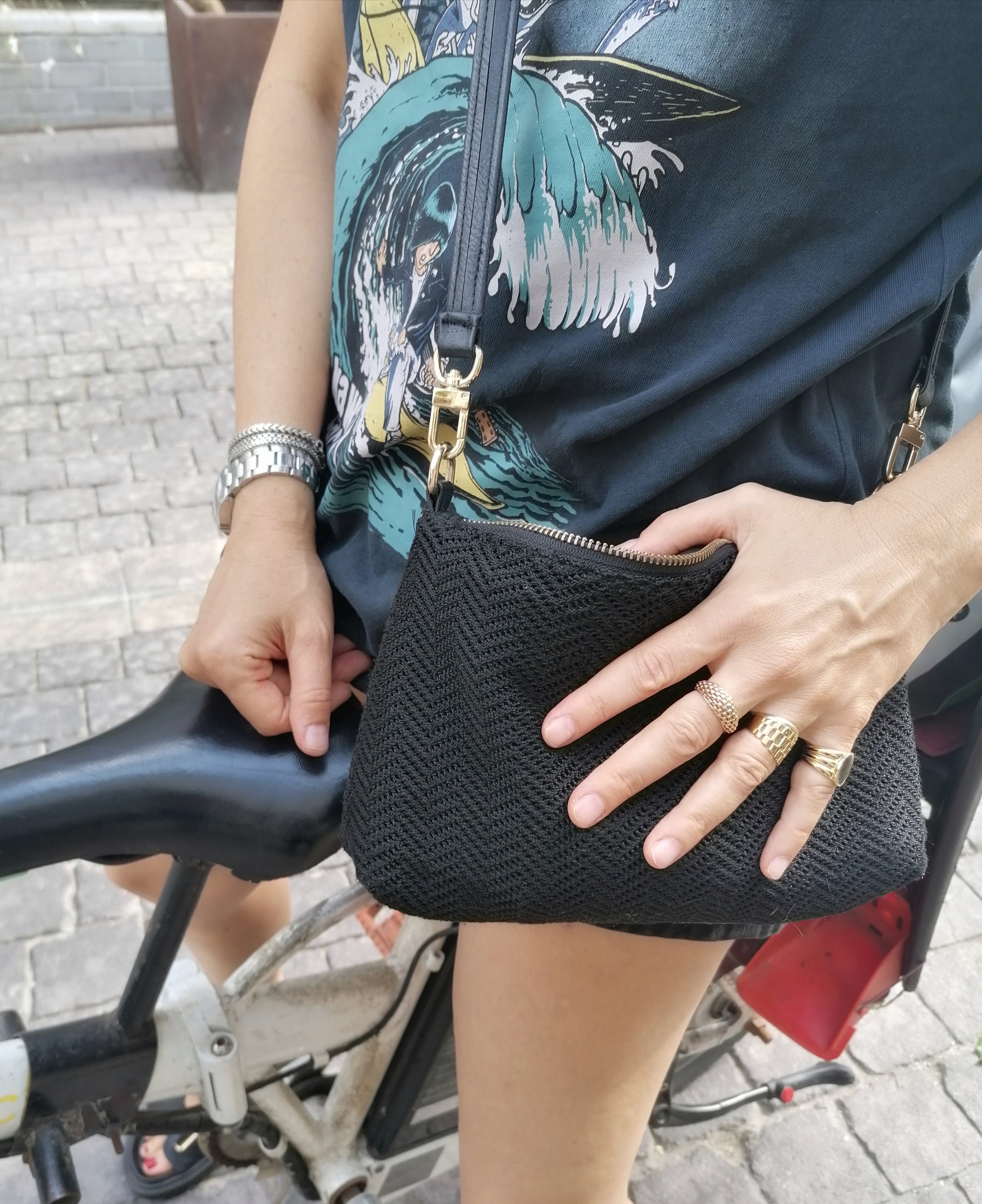 ZIPPER MESH BAG - BLACK