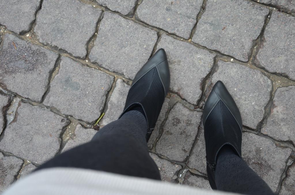#16 SUPER BLACK MESH BOOTIES