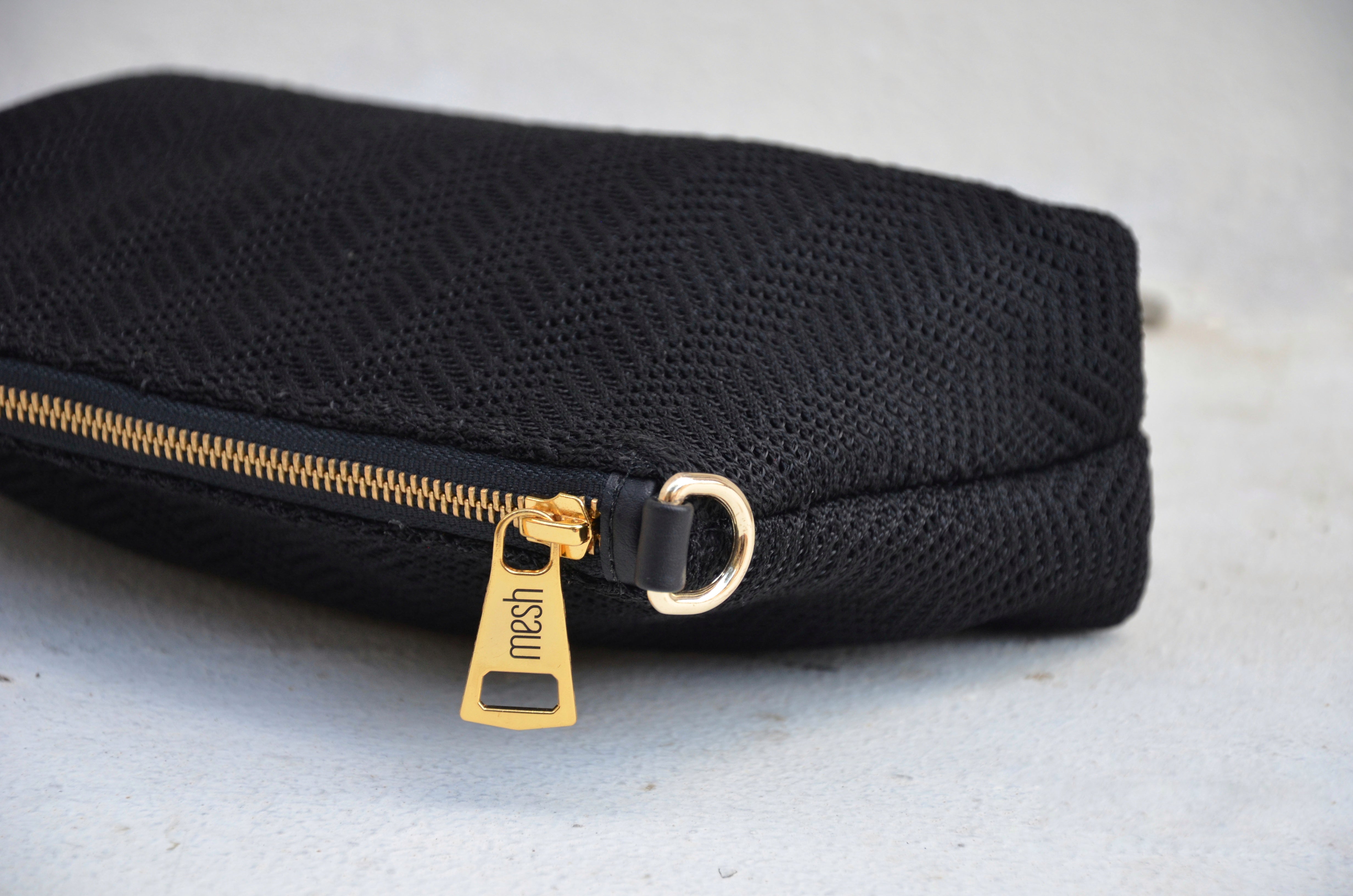 ZIPPER MESH BAG - BLACK